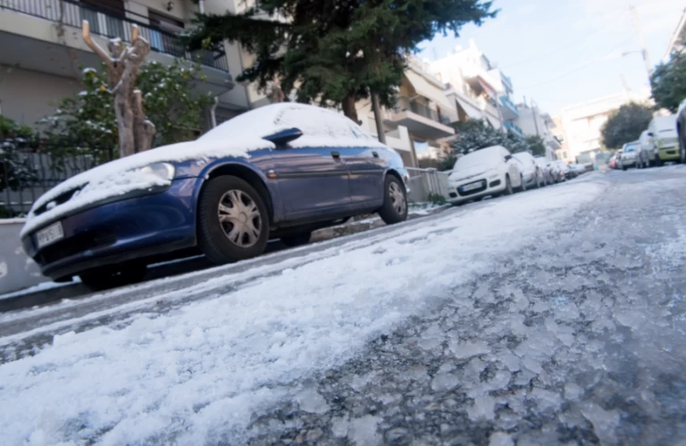 Χρήσιμες συμβουλές για ασφαλή οδήγηση σε χίονι, πάγο και λάσπη